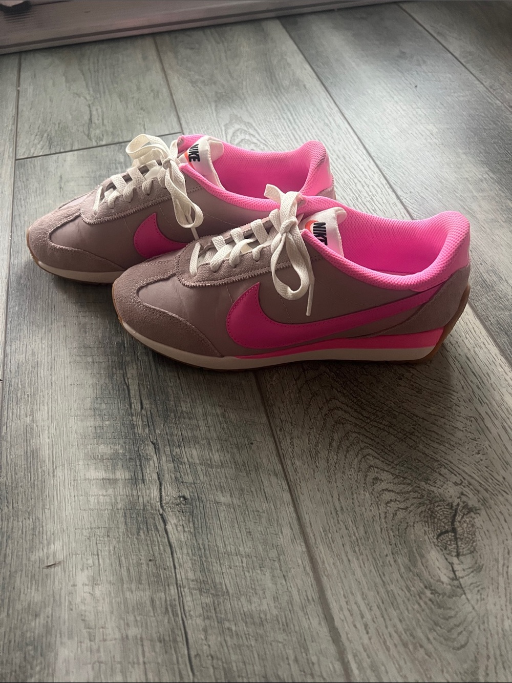 Nike Pacific Women's Light Gray Sneakers with Pink Accents